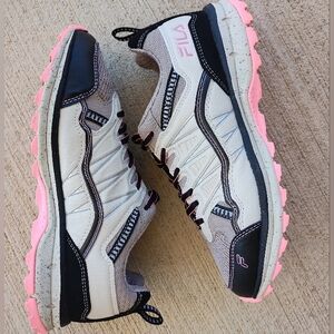 FILA Evergrand TPR trail running sneakers, Size 7